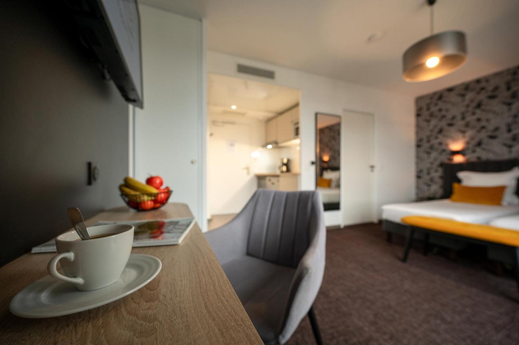 Néméa Appart'Hôtel Vélizy Europe Exterior foto